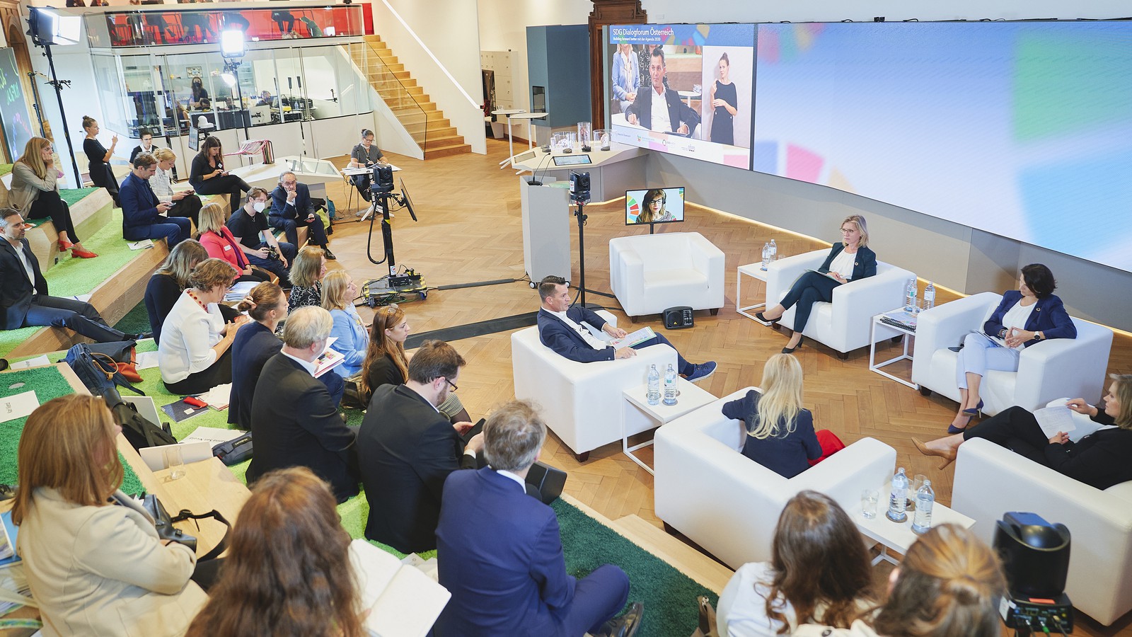 Teilnehmende des SDG Dialogforums im Deck 50