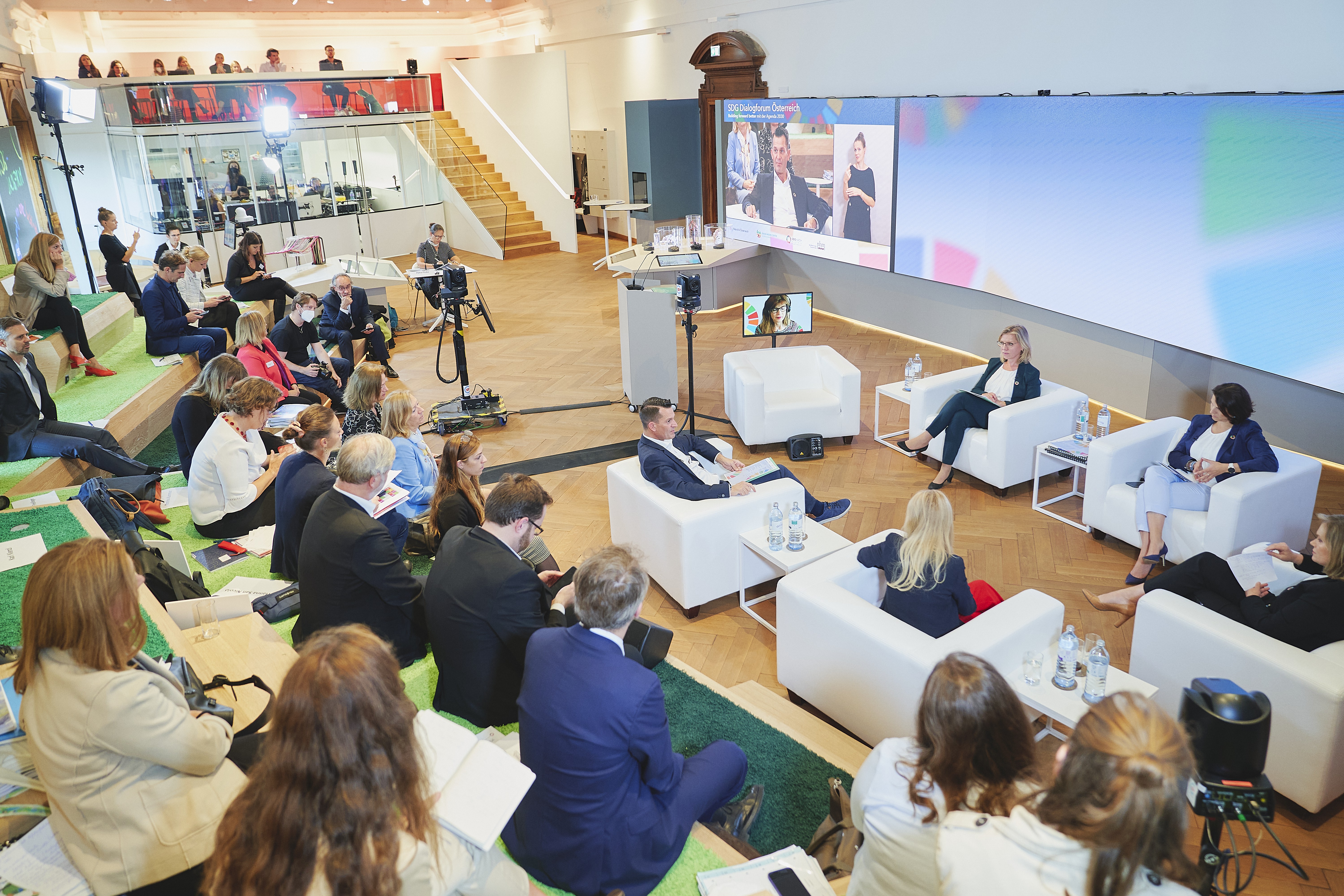 Teilnehmende des SDG Dialogforums im Deck 50